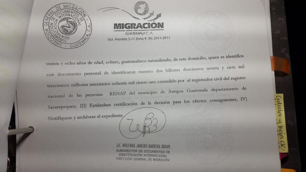 The resolution of deputy director of Migration Wolfgang Janeyro Barrera Bravo to issue passport to Leonid Zaharenco
