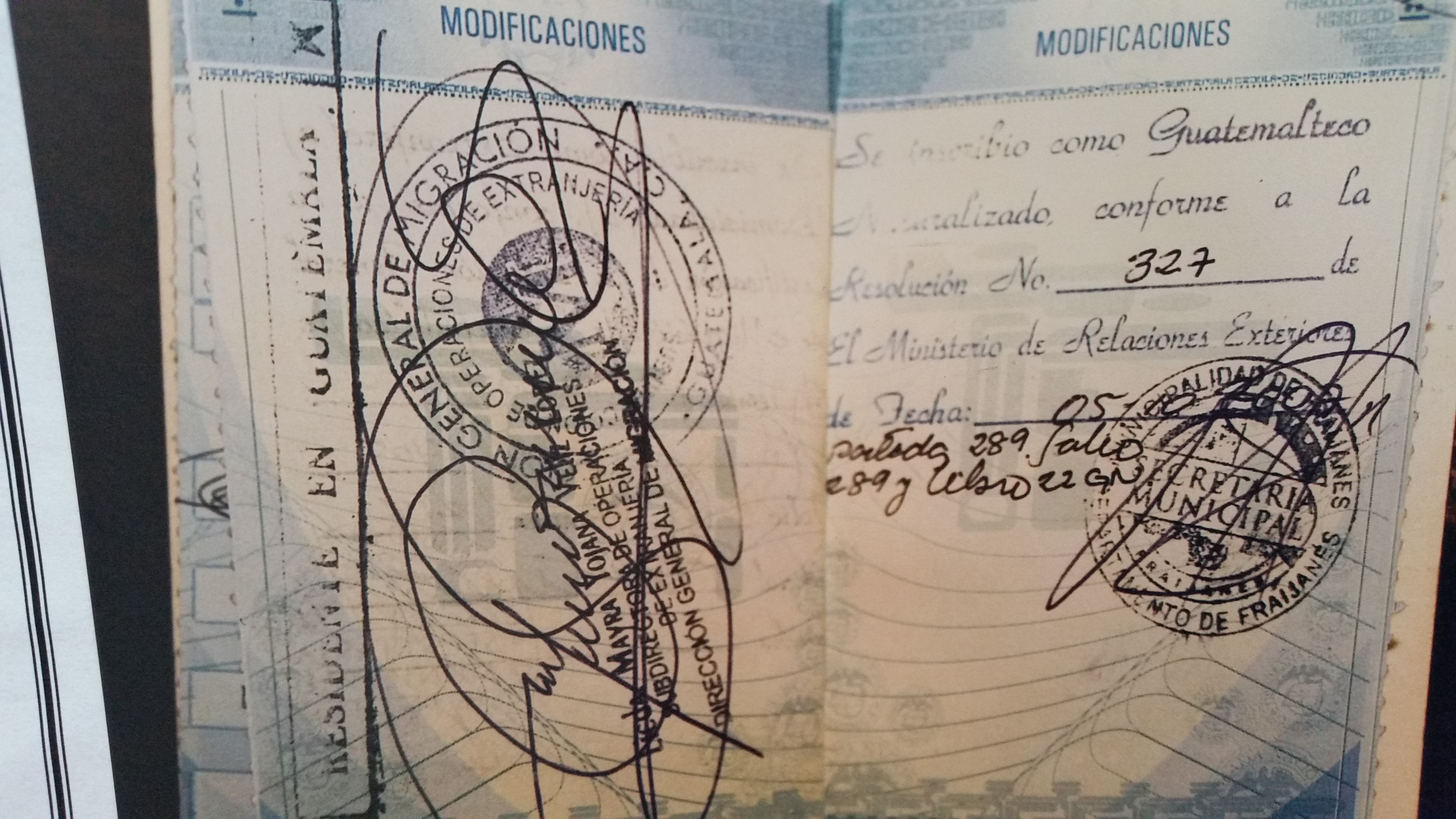 The cedula issued by mayor of Fraijanes with proof of residence signed by Mayra Veliz